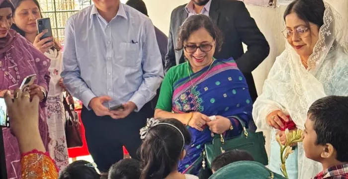 ILO and Government officials receive a warm welcome from children and staff at the childcare facilities