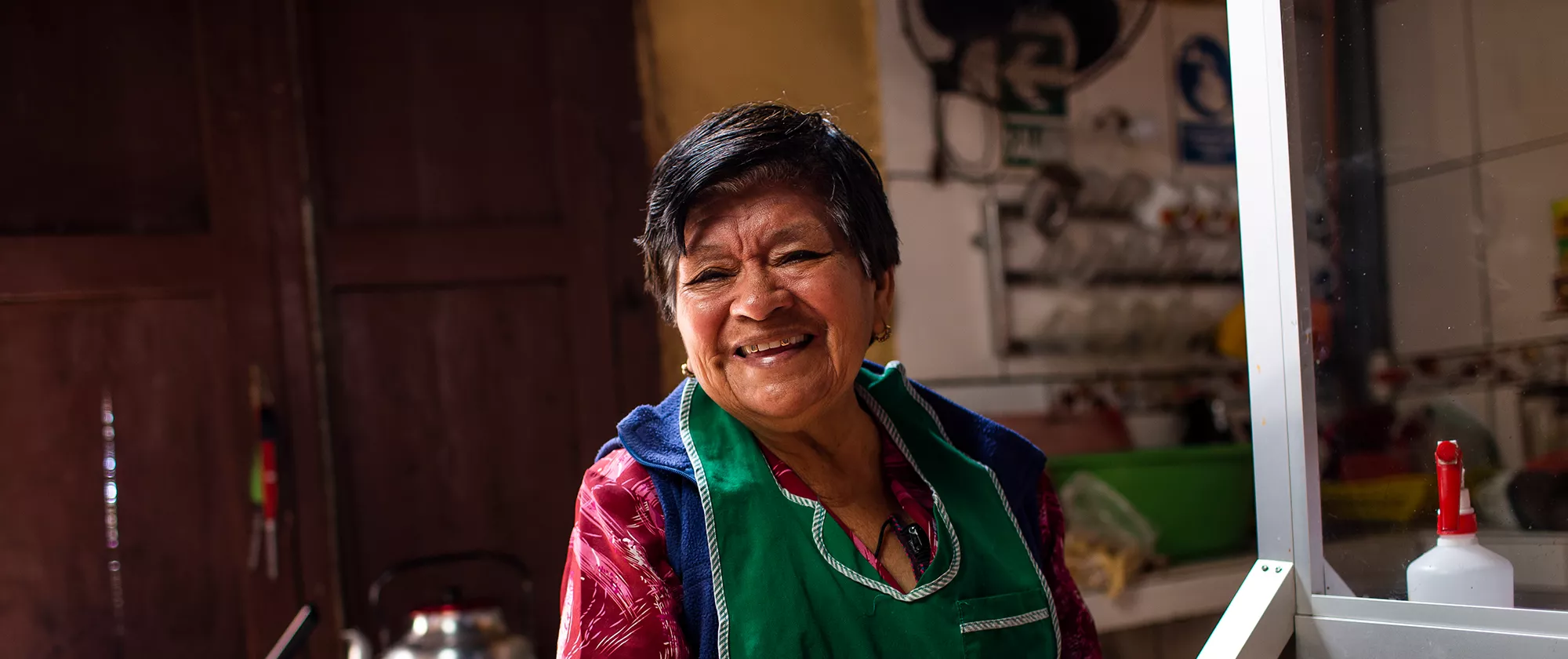 Trabajadora de mercado de abastos en Perú